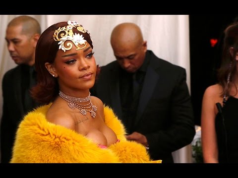 Video: Rihanna U Odjeći Koju Je Nosila U Gala Galami: 