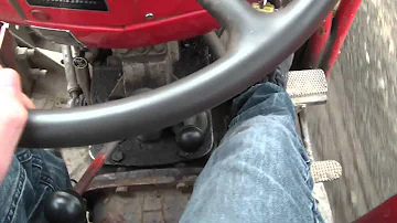 Kolik převodových stupňů má motor Massey Ferguson 135?