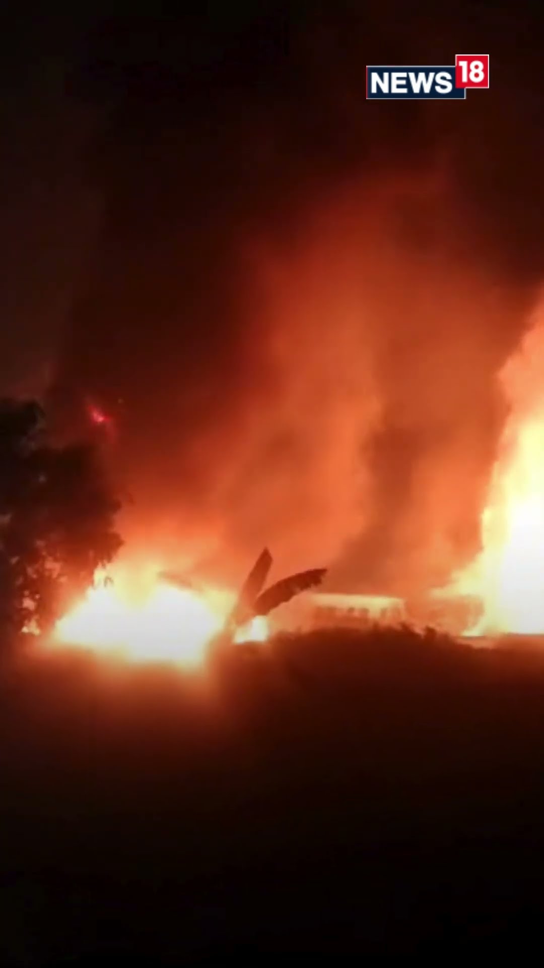 Massive Fire Breaks Out At Chemical Factory In Noida | #fireemergency | N18S
