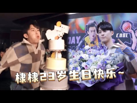 21年的剧组给王鹤棣生日惊喜，全场都是棣棣喜欢的风格，一开门惊喜落泪！祝23岁的白马帅生日快乐~#王鹤棣 #今日宜加油 #nevergiveup