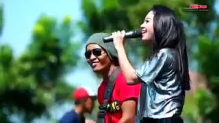 PEDAGANG INI JOGET BERSAMA MONATA