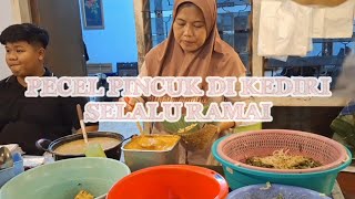 ALWAYS PACKED WITH CUSTOMERS: PECEL PINCUK IN KEDIRI