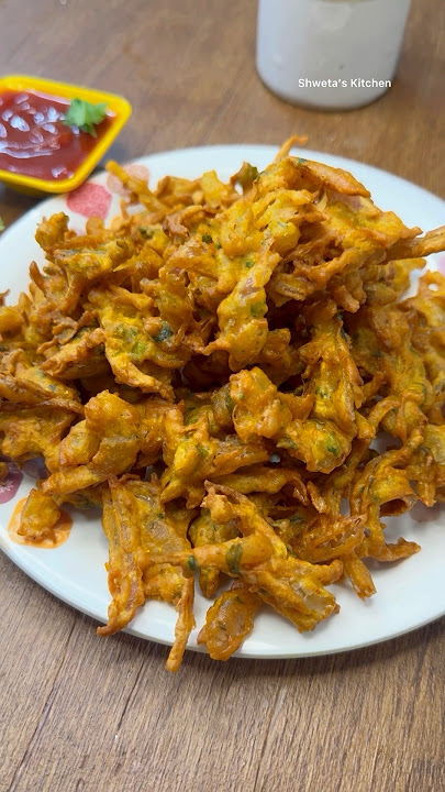 Crispy Kanda bhaji recipe | Onion pakora recipe | क्रिस्पी कांदा भजी रेसिपी