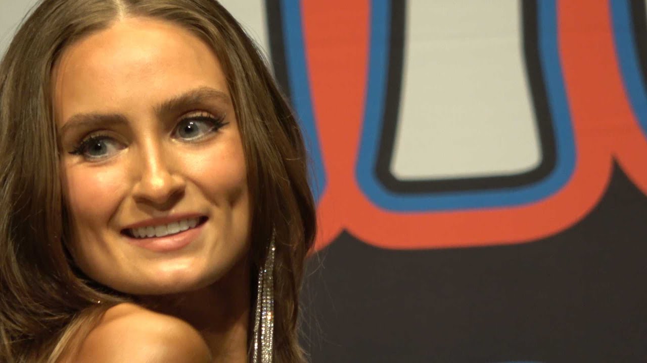 BODYBUILDING: SAMANTHA WILLIAMSON GETS MOVED TO THE MIDDLE【4K】 - YouTube