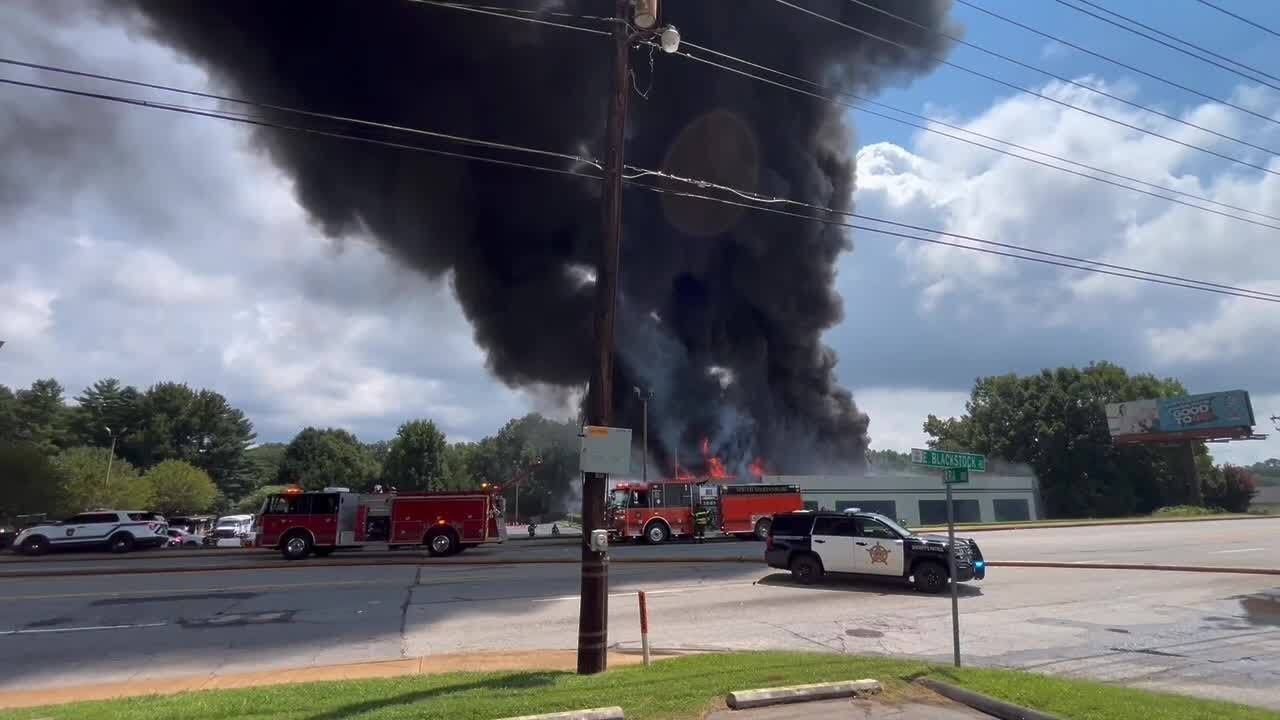 Large fire at Spartanburg Martial Arts in Spartanburg Co. - YouTube