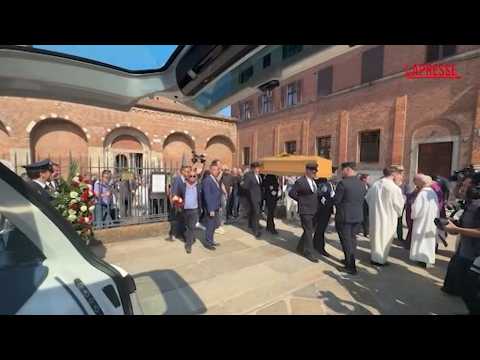 Video Don Mazzi, a Milano l'ultimo saluto con Io vagabondo