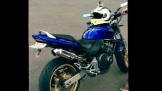 Hornet 250 azul Tirando de Giro