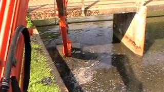 Hitachi Zaxis 50 Long Reach cleaning silt from river