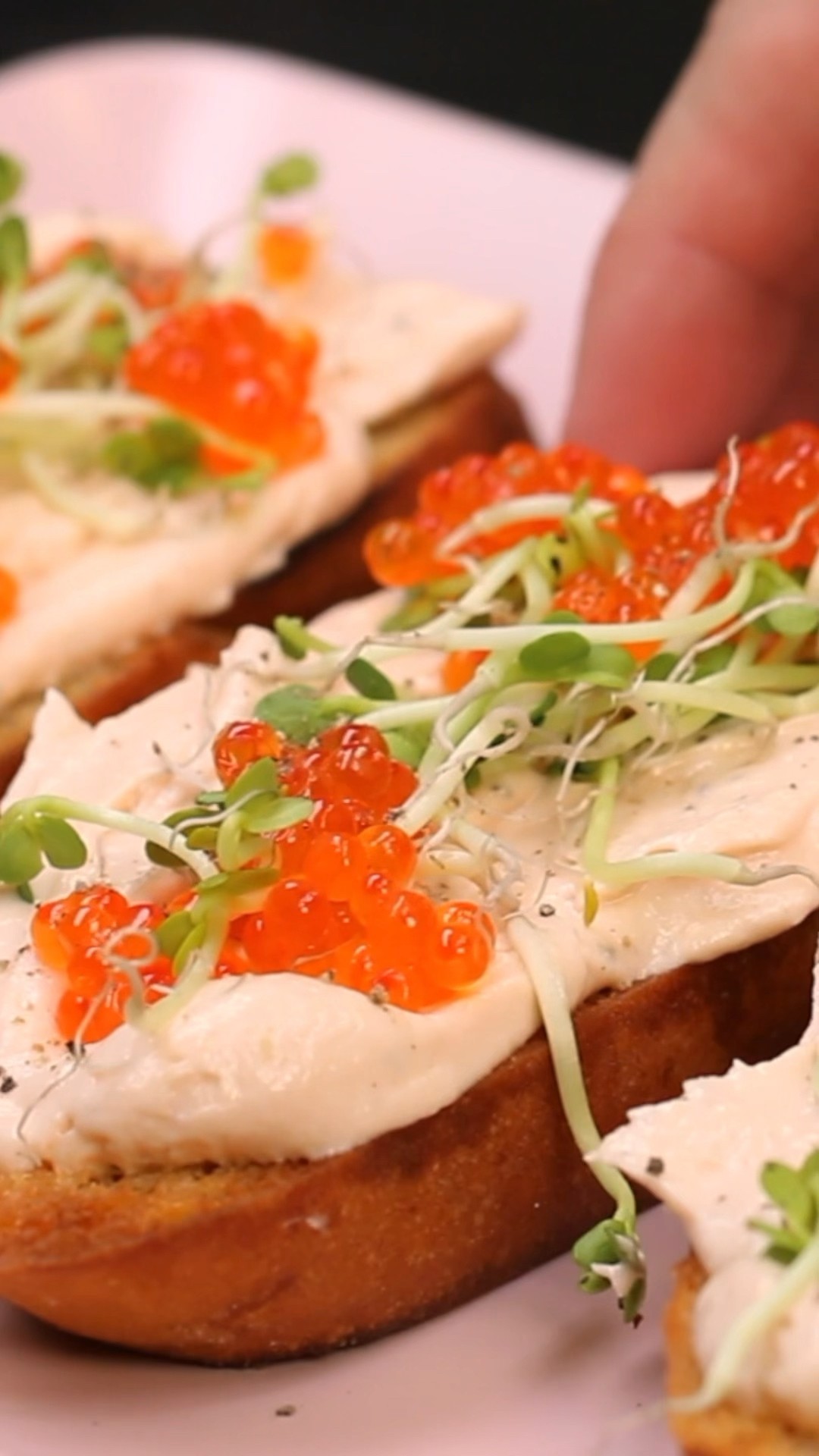 Räucherlachsmousse-Crostini 🐟🥖 #EinfachTasty #Räucherlachs #Crostini # ...