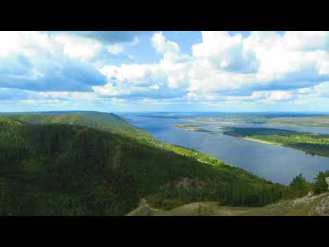 Жигули. Гора Стрельная. Вид на Волгу (близ с. Зольное, Самарская область)
