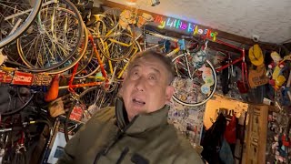 Celebrity RANDOM ITEMS GUY - WATER BOTTLE EDITION Wealth