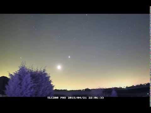 Venus, Jupiter and crescent Moon setting time-lapse, 21st/22nd April 2015, West Manchester