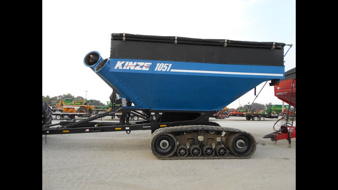 Kinze 1051 Grain Carts on Tracks Sold at Auction