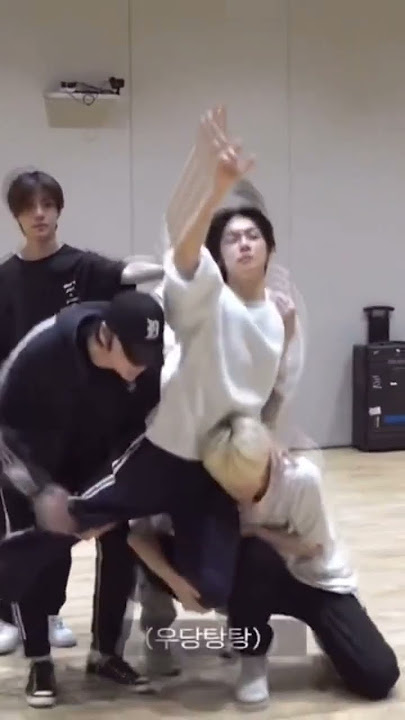Yeonjun falling on Soobin during practice🥺💙#txt#yeonbin#choisoobin#choiyeonjun#shorts