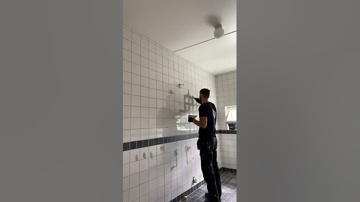Cementfabrikens microcement i badrum: Steg 1.1 Ifyllning av fogar och ojämnheter.