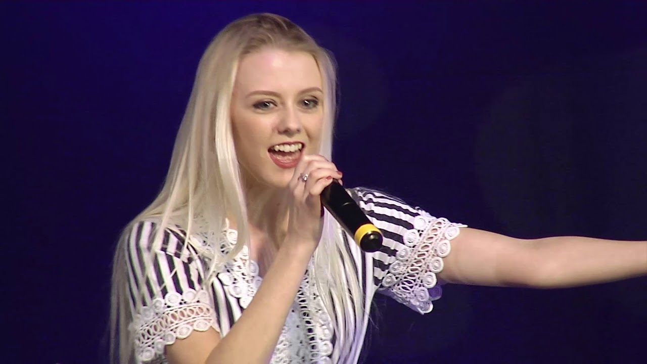 Hudobná skupina AT BAND - A ja taká dzivočka / Nebudem sa vydávati / Načo ste ma mamko