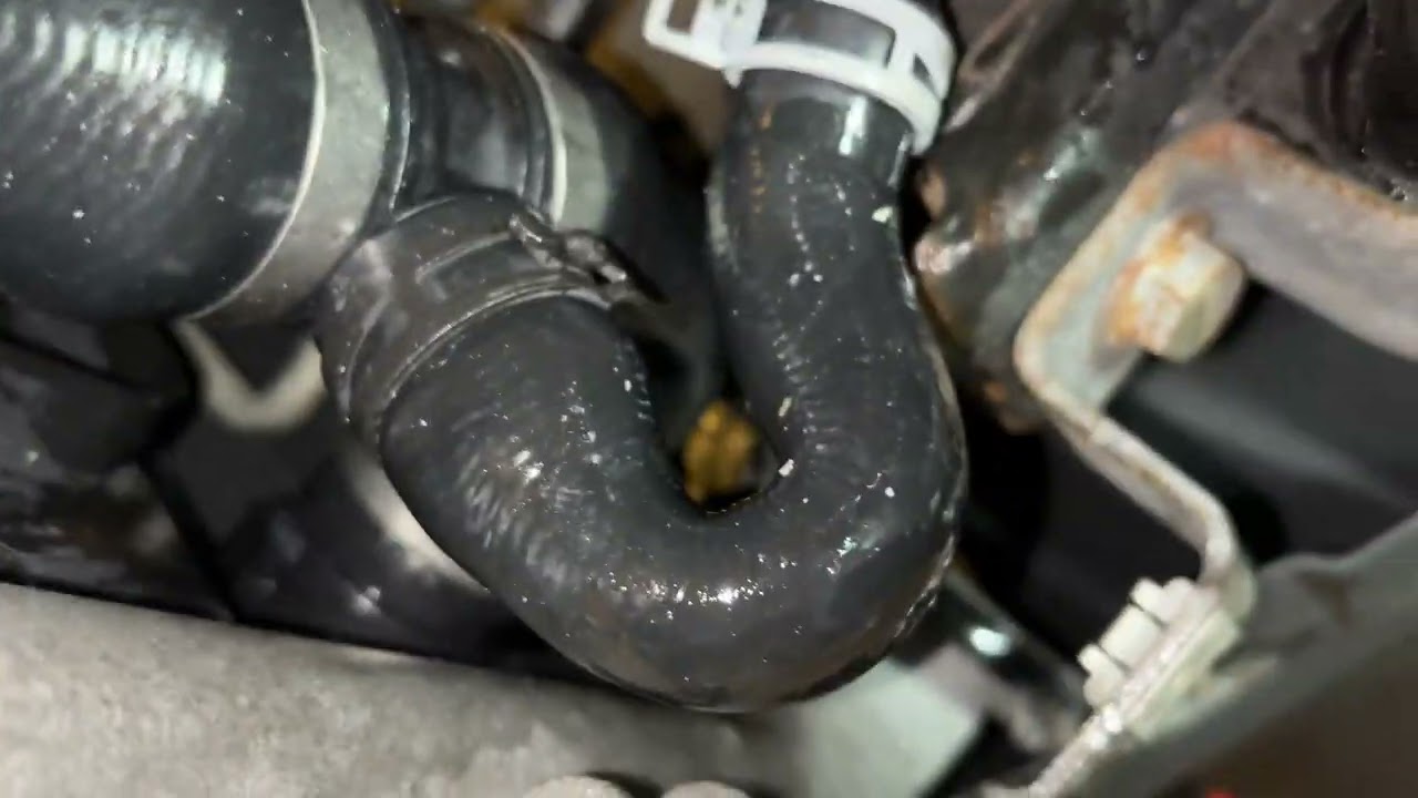 Как найти утечку охлаждающей жидкости и заменить шланг охлаждающей жидкости на W166 (ML350 и GLE3...