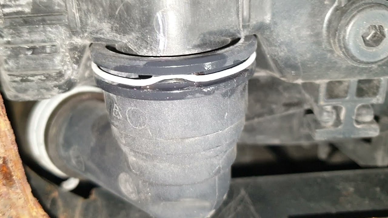 08-17 G8 SS CAPRICE VCM OTR RAM AIR CAI Lower Radiator Hose In Contact of Subframe!