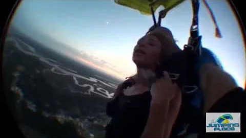 Kristen Mikulec skydiving