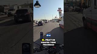 O Por Pasos Peatonales También