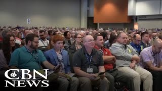 Southern Baptists to Revisit Women Pastors as Membership Declines