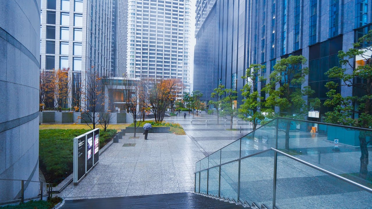 Shiodome (汐留) financial Tokyo disctrict in a rainy day | Japan 4K
