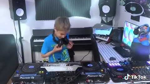 DARIO DI BONA 🎧