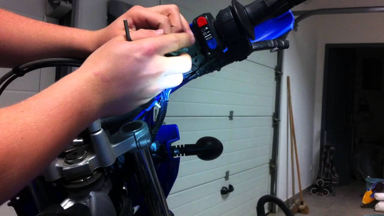 Réparer sa moto: Démonter la poignée Conseils Moto YouTube