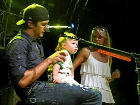 luke bryan fan club luke bryan trying to get bo to dance at the nuthouse fan luke bryan fan club luke bryan trying to get bo to dance at the nuthouse fan