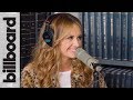 Capture de la vidéo Carly Pearce Talks Going From Cleaning Toilets To Her First No. 1 On Soul Sisters| Billboard
