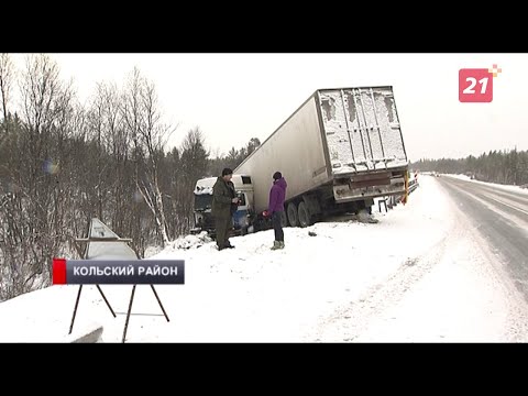 В Кольском районе дальнобойщик остался на несколько суток на заснеженной трассе