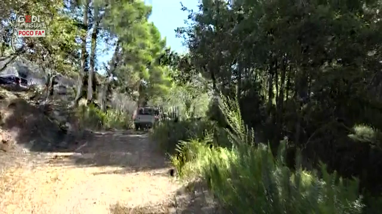 Incendio sul Monte Serra, le operazioni dei vigili del fuoco per domare le fiamme