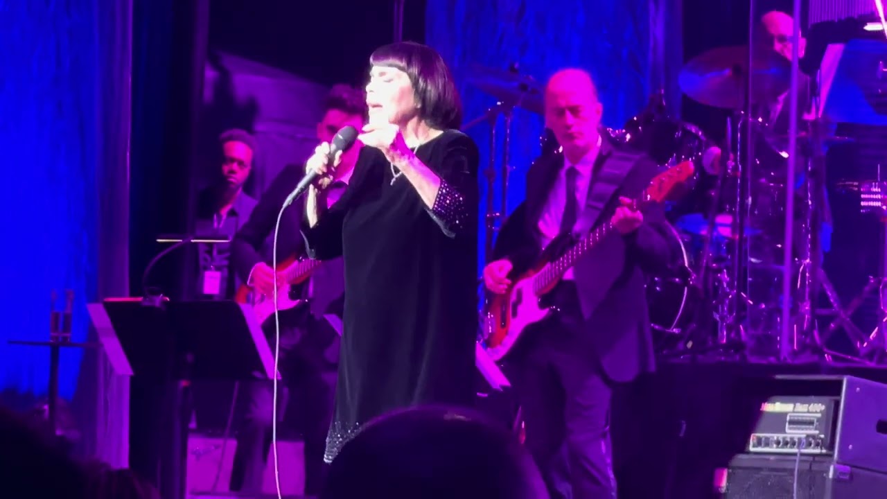 Mireille Mathieu - Bravo, tu as gagne’  & La vie en rose / Olympia 26.10.2025