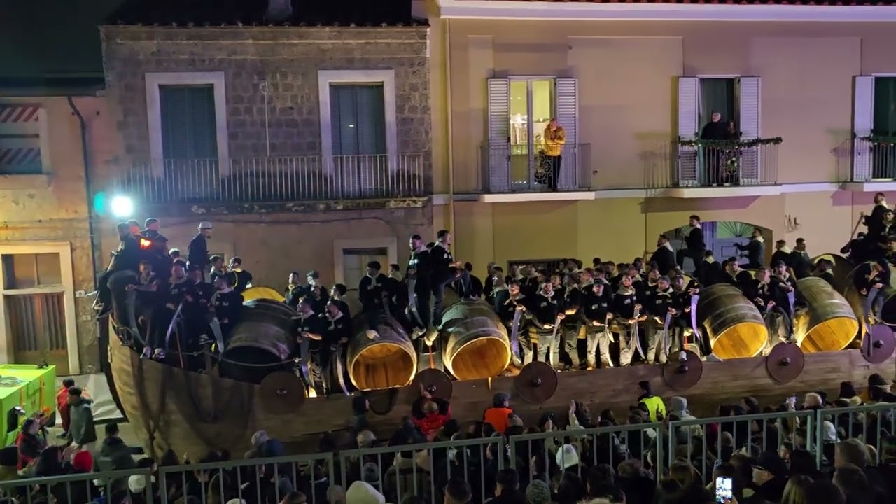 A Cumpagnia e Sant'Antuono 2025. Esibizione via Gobetti. Carri macerata 2025.