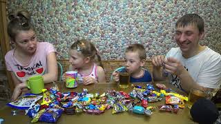 МУКБАНГ КОНФЕТЫ ИЗ НОВОГОДНИХ ПОДАРКОВ | MUKBANG CANDY FROM NEW YEAR'S GIFTS candies #мукбанг