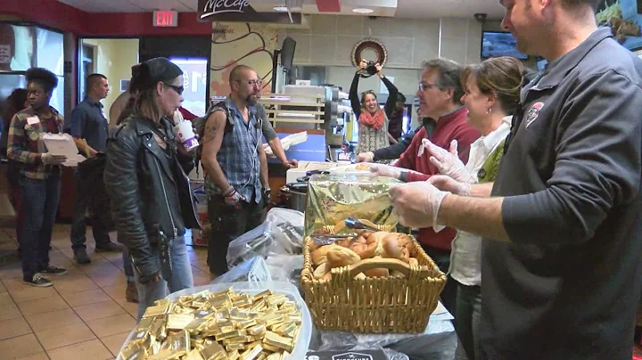 Volunteers serve Thanksgiving meals for community members in need