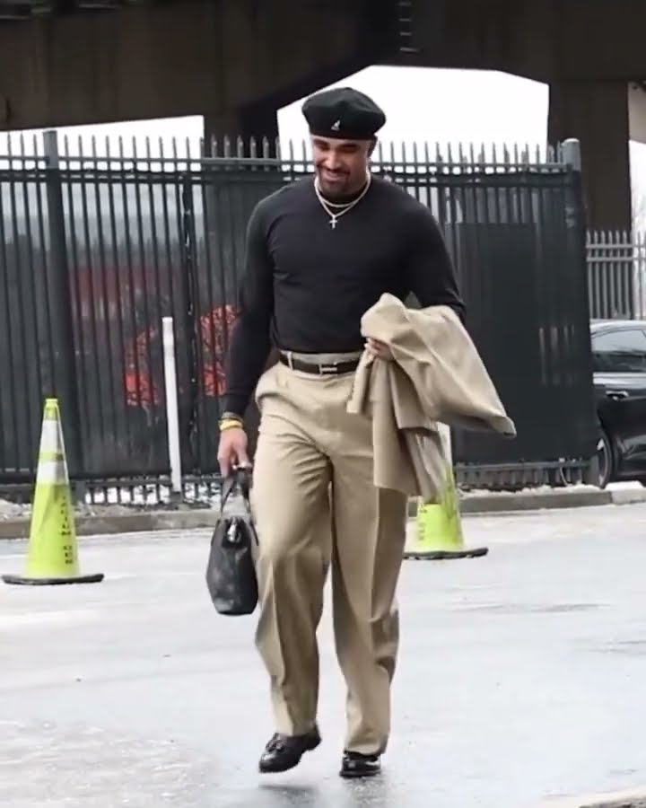 It’s look good, feel good, play good for Jalen Hurts ?‍? (via @philadelphiaeagles/IG)