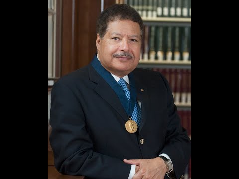 نجل الدكتور أحمد زويل يكشف ماذا فعل والده بجائزة نوبل