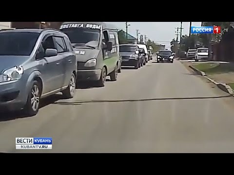 Водители свадебного кортежа «позабыли» правила движения Водители свадебного кортежа «позабыли» правила движения