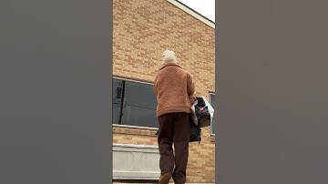 this is your sign to get rid of your stuff that doesn’t spark joy✨#mariekondo #declutter #cleaning