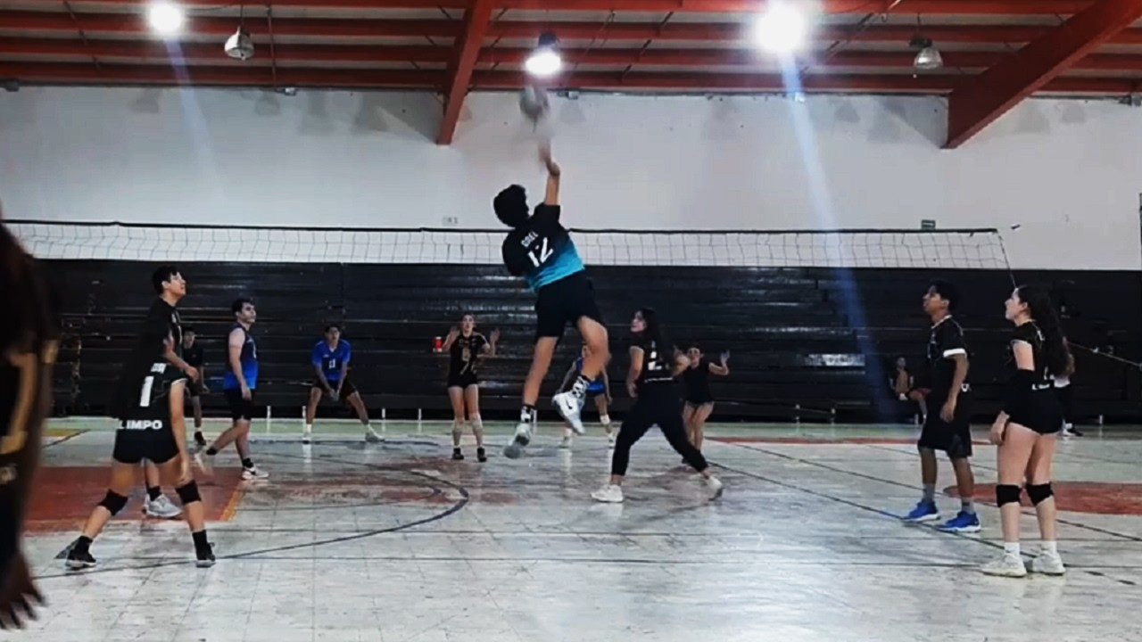 Los REMATES de este jugador son IMPARABLES  🏐  | OLIMPO vs Plasencia | Isaac VB