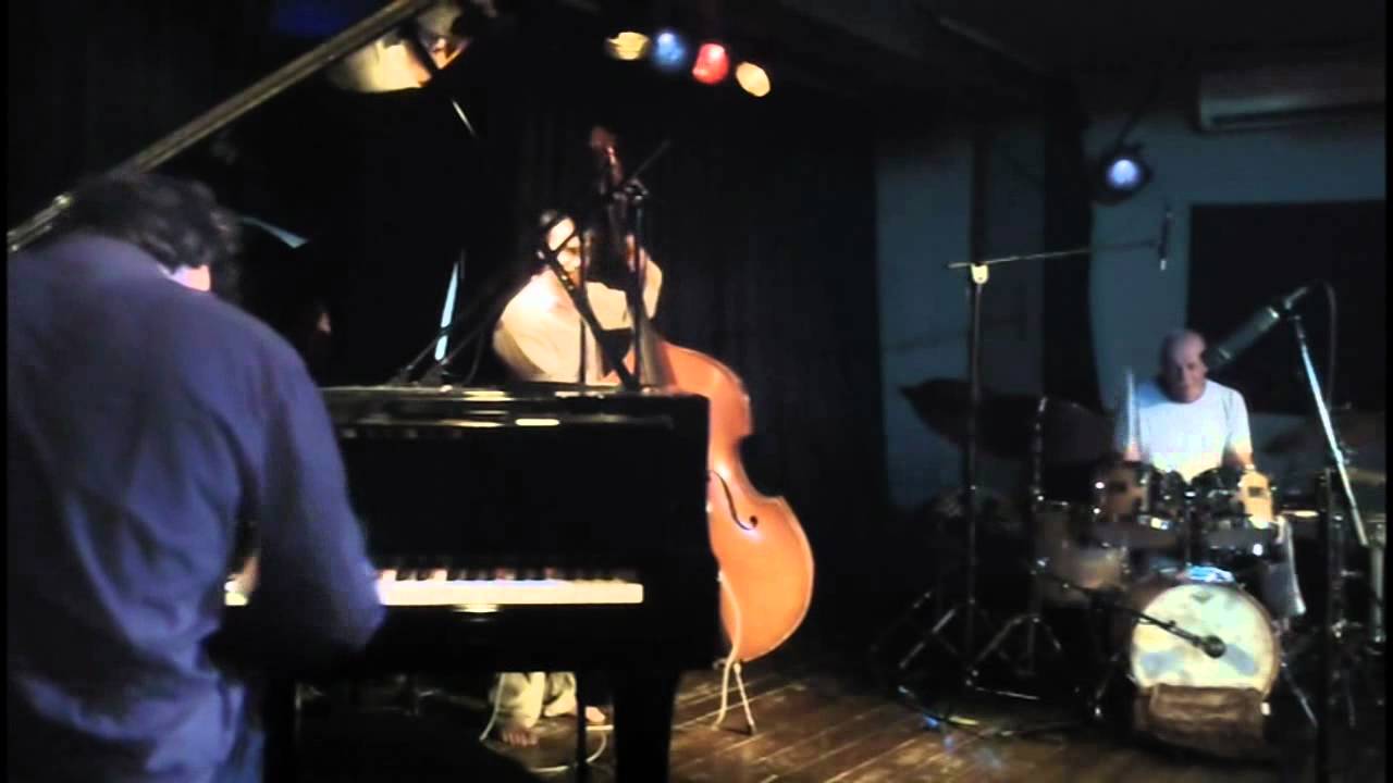 Arale Kaminsky Trio plays "Billy Boy" as originally performed by the