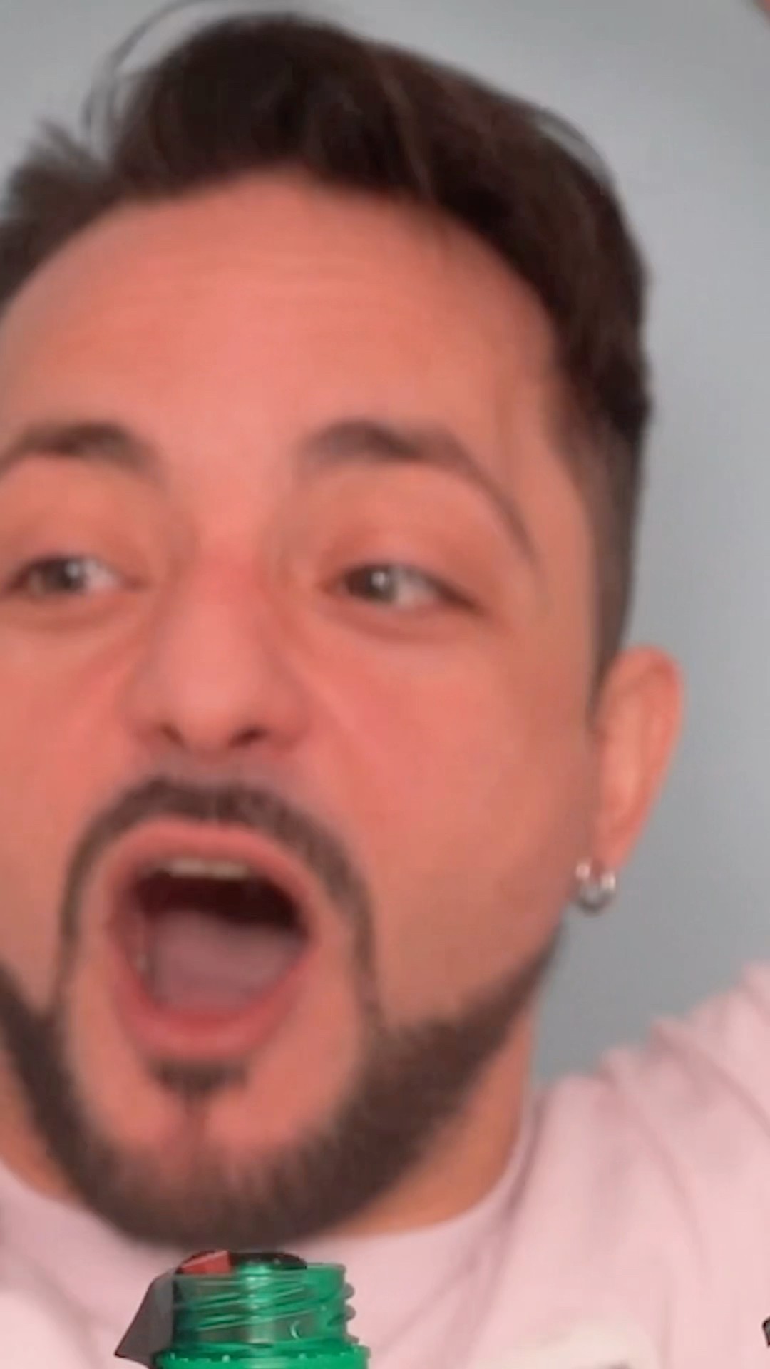 Manuel viene messo a dura prova dai suoi migliori amici… #sfida #amici #giocare #giochidisocietà