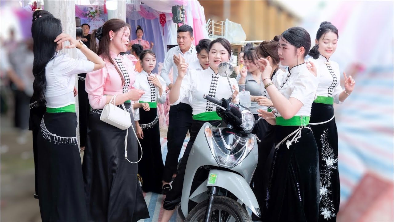 PHA LẤY ĐỒ ĐÓN DÂU ĐẦY KỊCH TÍNH CỦA HAI HỌ NHÀ TRAI VÀ NHÀ GÁI - THU THƠI & VĂN THƯƠNG