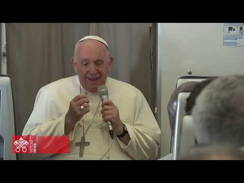 Conferencia de Prensa Papa de regreso de Africa