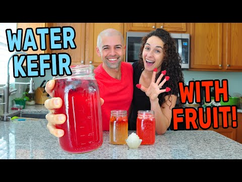 วีดีโอ: DIY Eat - Raspberry-Strawberry Kefir Drink