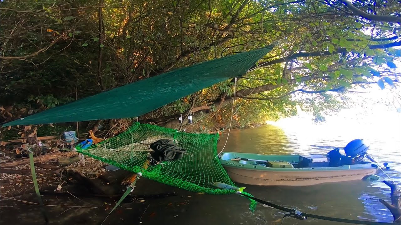 釣りをしながら寝れる家みたいなものを作って穏やかな海をぐるっと一周したよ！