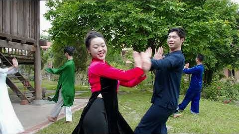 “Tay trong tay - Hand in hand”