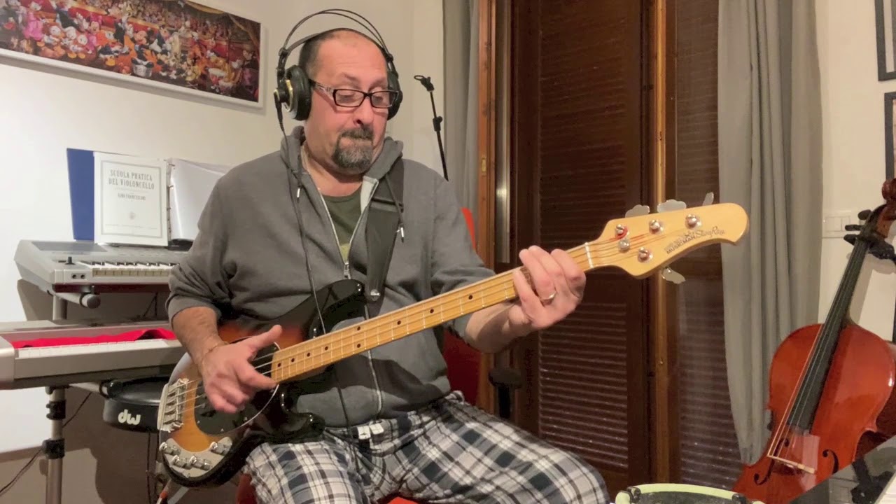 在 YouTube 上觀看「Mai dire Mai - Fagyo Bass Cover」 在 YouTube 上觀看「Mai dire Mai - Fagyo Bass Cover」