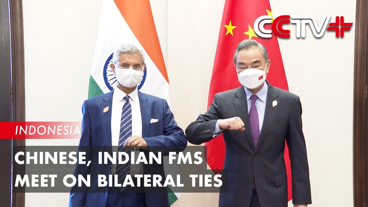 Chinese, Indian FMs Meet on Bilateral Ties - YouTube